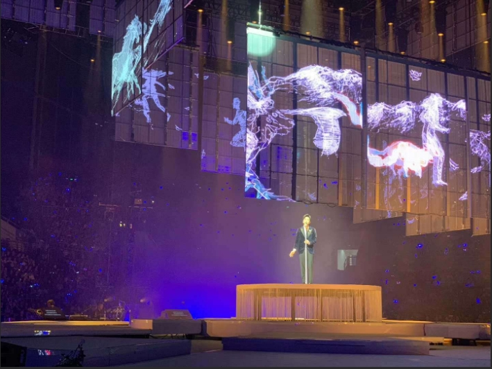 Transparent screen-Stage performance